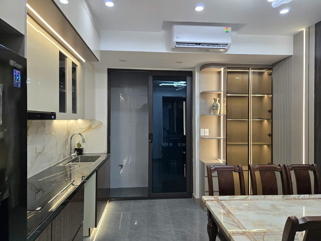 Bán Nhà TÔN ĐỨC THẮNG.nhà đẹp tặng full nội thất xịn xò